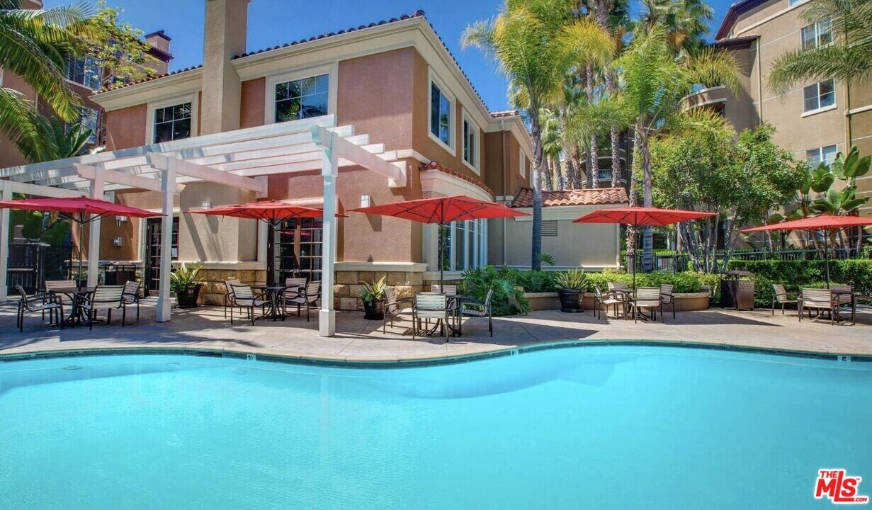 5553 W 6th St in Los Angeles, CA - Building Photo