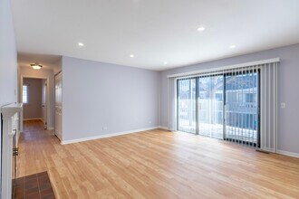 49 Stanton Ct in Schaumburg, IL - Building Photo - Building Photo