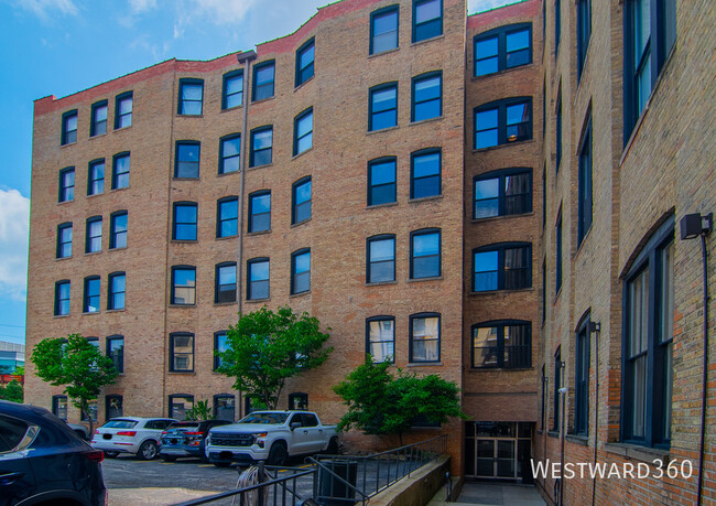property at 525 N Halsted St