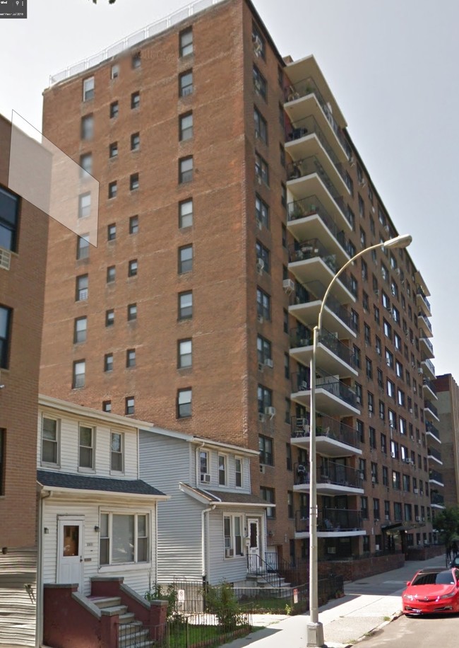 3555 Bruckner Blvd in Bronx, NY - Building Photo - Building Photo