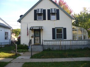 1629 12th Ave in Rockford, IL - Foto de edificio - Building Photo