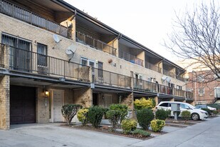 14337-14353 Barclay Ave in Flushing, NY - Building Photo