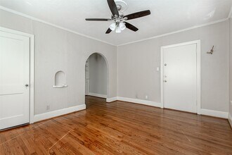 5900 Oram St, Unit 2 in Dallas, TX - Building Photo - Building Photo