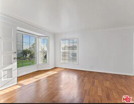 5913 Overhill Dr in Los Angeles, CA - Building Photo