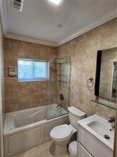 2001 NE 183rd St in North Miami Beach, FL - Building Photo - Building Photo