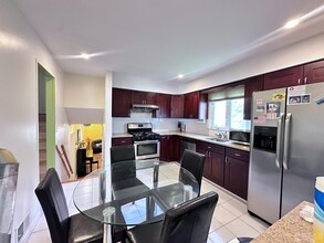 16 Augusta Ave in Edison, NJ - Building Photo - Building Photo