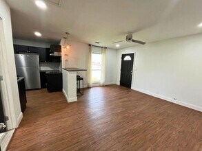 217 Adrian Dr in Fort Worth, TX - Building Photo - Building Photo