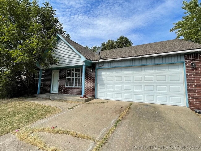 property at 200 E Laredo Pl