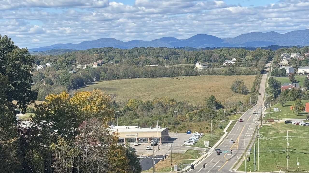 Steele Landing in Knoxville, TN - Building Photo