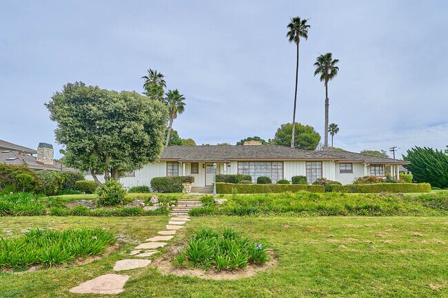 2136 Paseo Del Mar in Palos Verdes Estates, CA - Building Photo - Building Photo