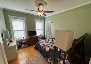 176 Elm St, Unit 2 in North Cambridge, MA - Foto de edificio - Building Photo