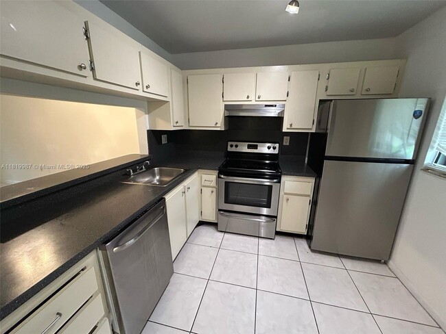 13952 NE 4th Ave in Miami, FL - Building Photo - Building Photo