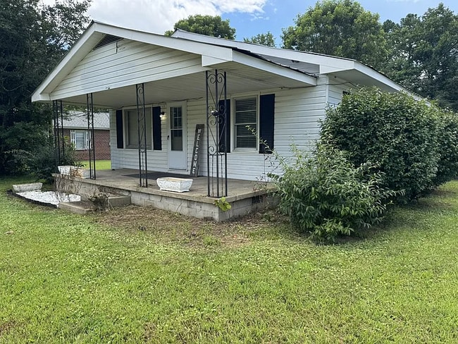 property at 605 N Main St