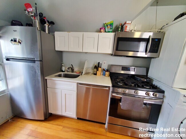 12 Bennett St, Unit 3 in Boston, MA - Foto de edificio - Building Photo