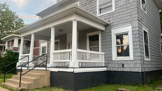 413 W Columbia Ter, Unit Studio