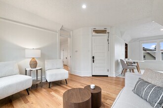 2214 W College Ave, Unit 2 in Spokane, WA - Foto de edificio - Building Photo