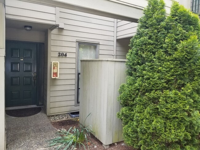 8845 166th Ave NE, Unit B204 in Redmond, WA - Building Photo - Building Photo