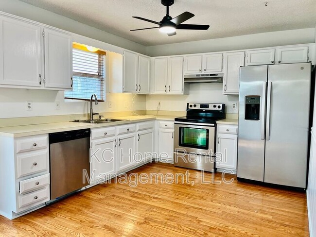 1105 NE Lindsay Ave in Lee's Summit, MO - Building Photo - Building Photo