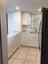 8897 Fontainebleau Blvd in Miami, FL - Building Photo - Building Photo