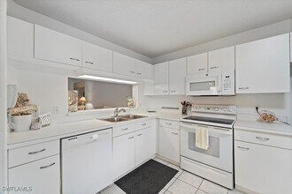 7707 Jewel Ln in Naples, FL - Building Photo - Building Photo