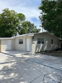 3620 NW 210th Terrace in Miami Gardens, FL - Building Photo - Building Photo