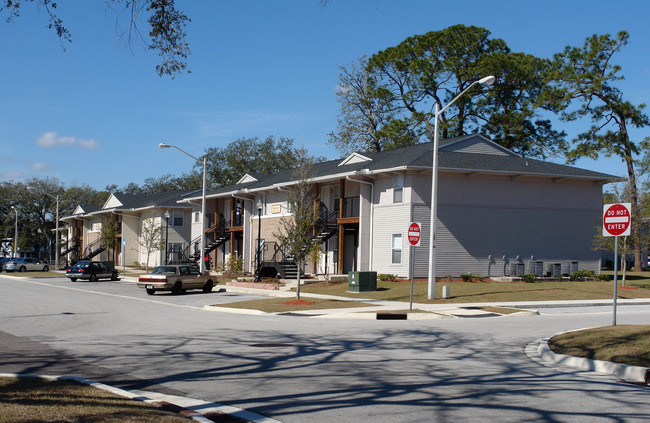 Brentwood Lakes Apartments in Jacksonville, FL - Building Photo - Building Photo