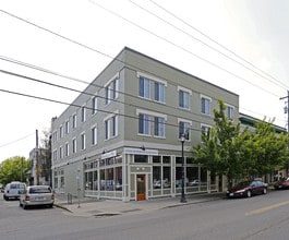 Campus Apartments in Portland, OR - Foto de edificio - Building Photo
