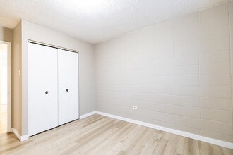Tuxedo Park Apartments in Calgary, AB - Building Photo - Building Photo