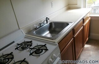 155 Summer St, Unit 6F in Somerville, MA - Building Photo