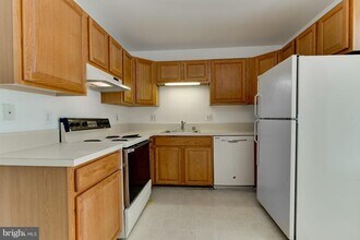 9830 Sweet Mint Dr in Vienna, VA - Building Photo - Building Photo