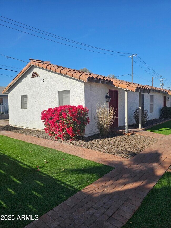 property at 712 W Taylor St