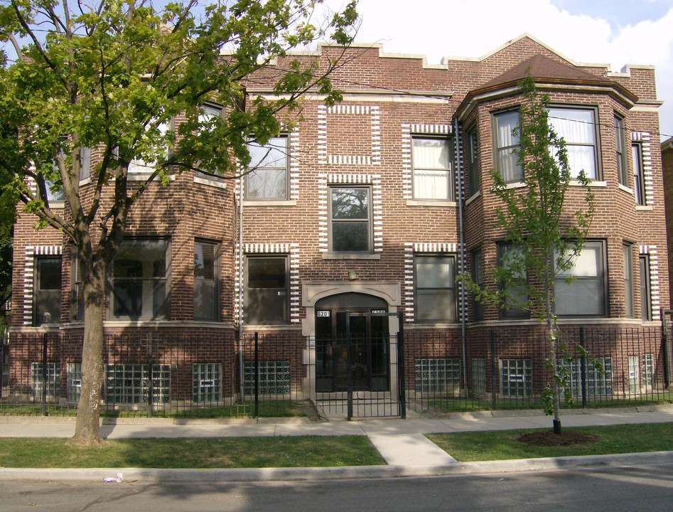 6201 S Rockwell St in Chicago, IL - Building Photo