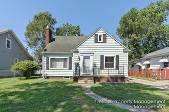 2945 Roosevelt Rd in Muskegon, MI - Building Photo - Building Photo