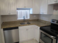 9523 S Hollybrook Lake Dr in Pembroke Pines, FL - Building Photo - Building Photo