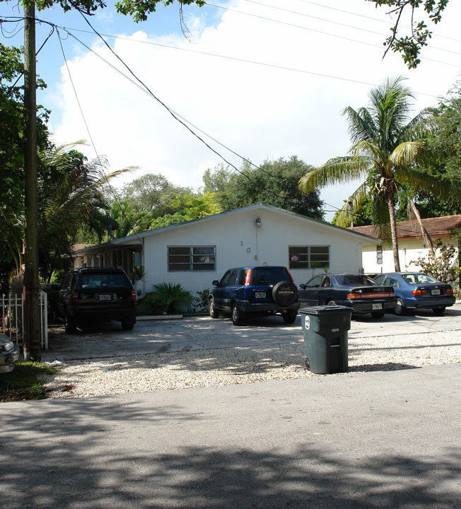 1080 NE 129th St in Miami, FL - Building Photo