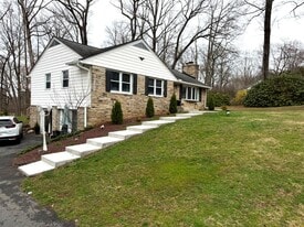 2119 Oaklyn Dr in Fallston, MD - Building Photo
