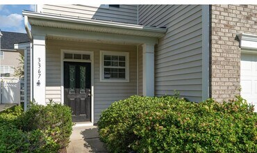 3367 Streamside Dr in Davidson, NC - Building Photo - Building Photo