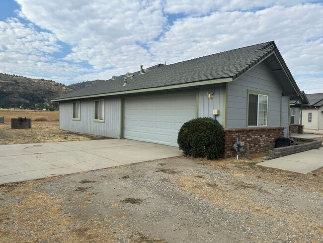 29550 Ryder Cup Ln in Tehachapi, CA - Building Photo - Building Photo