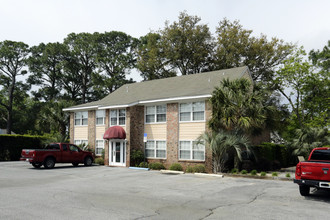 Warringrton Apartments in Pensacola, FL - Building Photo - Building Photo