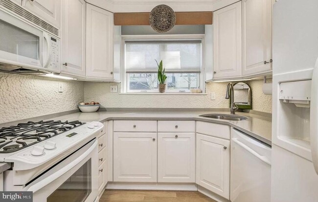 5209 Sangamore Rd in Bethesda, MD - Building Photo - Building Photo