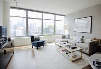 840 N Orleans St in Chicago, IL - Building Photo - Building Photo