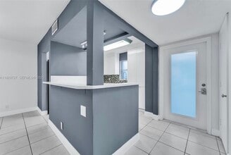 2945 NW 68th St in Fort Lauderdale, FL - Foto de edificio - Building Photo