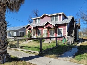 113 Vitra Pl-Unit -Unit 1 in San Antonio, TX - Building Photo - Building Photo