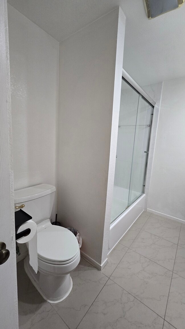 11057 Dudley Way in Stanton, CA - Foto de edificio - Building Photo