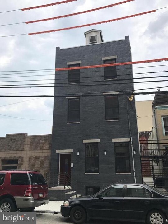 537 N 13th St in Philadelphia, PA - Building Photo