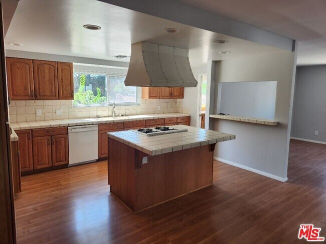 9542 Yolanda Ave in Los Angeles, CA - Building Photo - Building Photo
