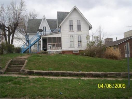 136 W Market St in Warrensburg, MO - Building Photo