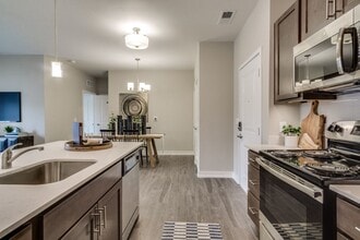 24 at Bloomfield in Bloomfield Township, MI - Building Photo - Building Photo