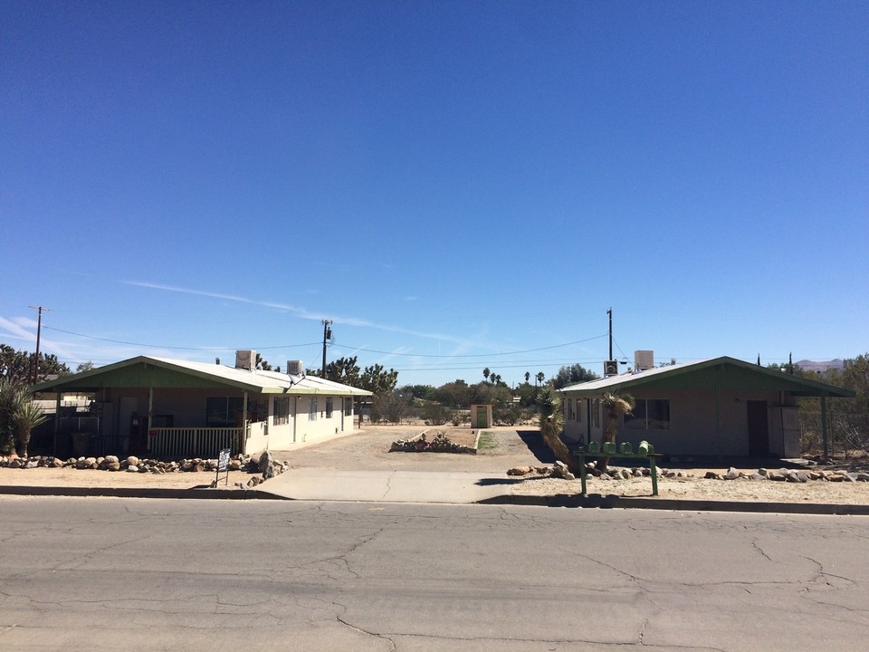 7389 Bannock Trl in Yucca Valley, CA - Foto de edificio