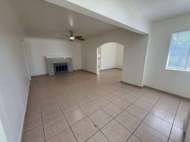 322 Lincoln Ave in Bakersfield, CA - Building Photo - Building Photo